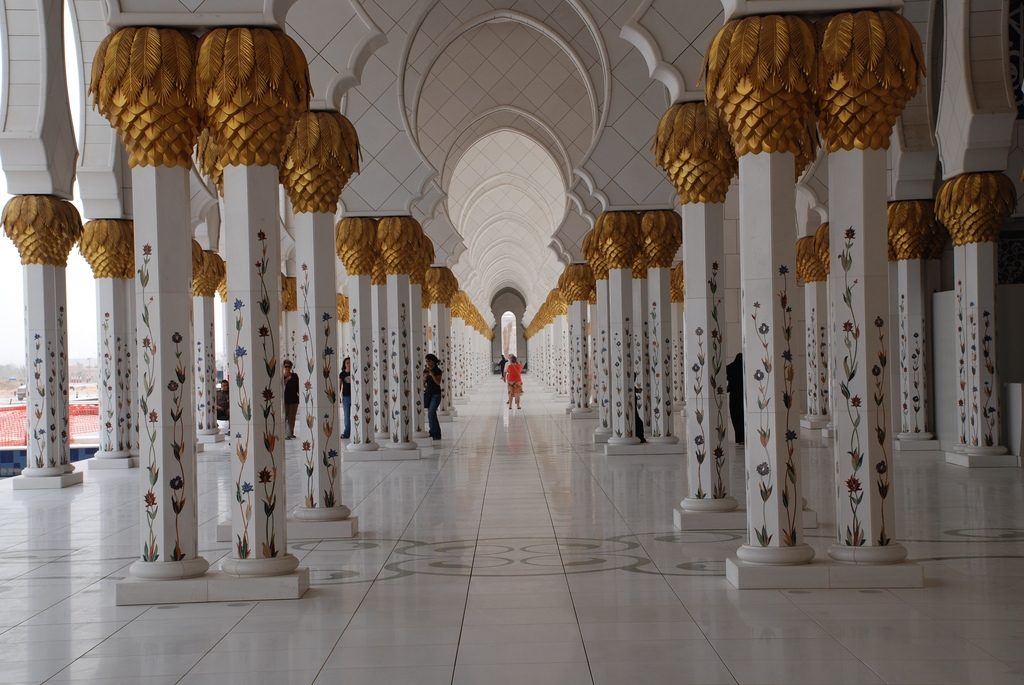 sheikh-zayed-mosque-in-dubai-pillars.jpg